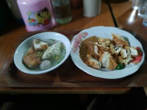 Kuliner 1 Hari Bandung - Cuanki & Batagor Serayu