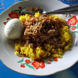 Kerja Sambil Kuliner Manado - Nasi Kuning Manado