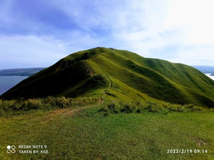 Bukit Holbung Spot Untuk Menikmati Keindahan Alam Danau Toba