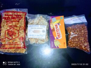 Traveling Kupang - Oleh-oleh snack 