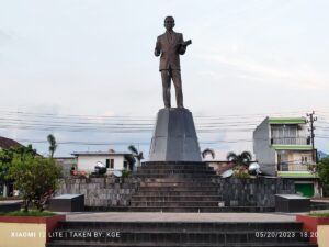 Itinerary Wisata Ambon - Patung Dr. J. Leimina